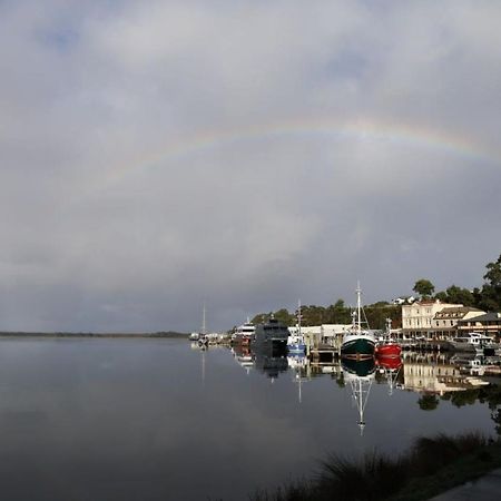 Bushman'S At Strahan Aparthotel ภายนอก รูปภาพ