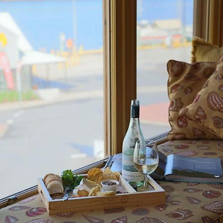 Bushman'S At Strahan Aparthotel ภายนอก รูปภาพ