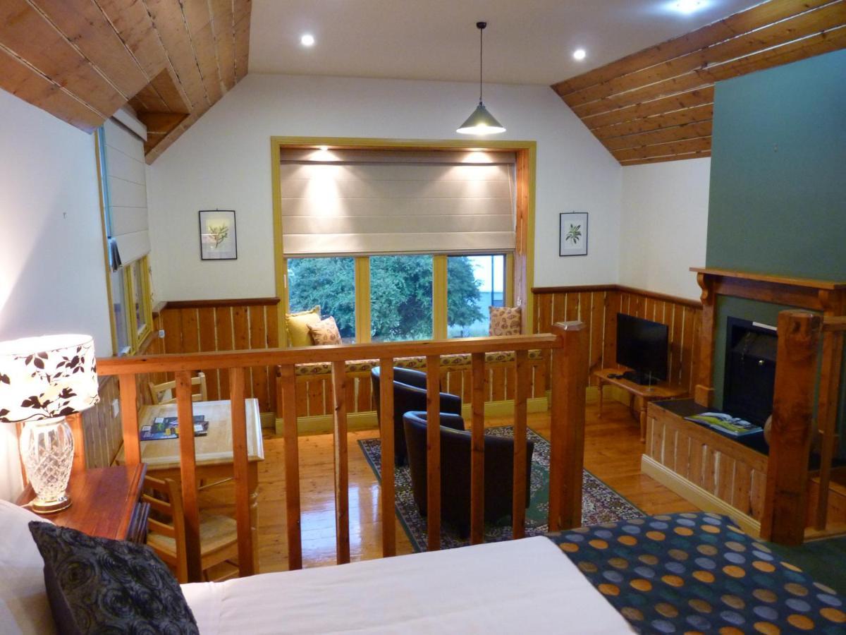 Bushman'S At Strahan Aparthotel ภายนอก รูปภาพ