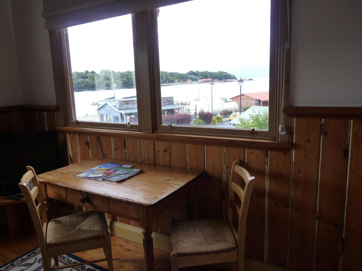 Bushman'S At Strahan Aparthotel ภายนอก รูปภาพ