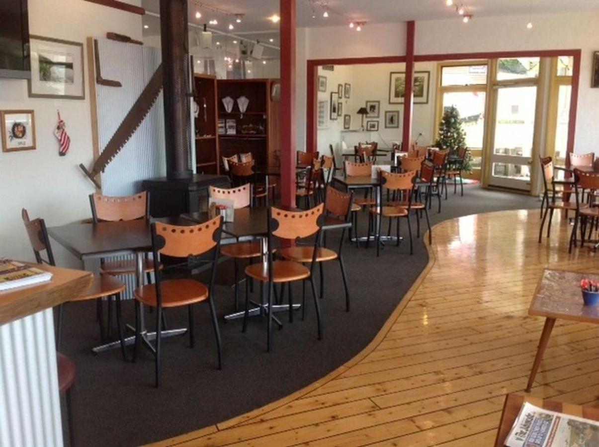 Bushman'S At Strahan Aparthotel ภายนอก รูปภาพ
