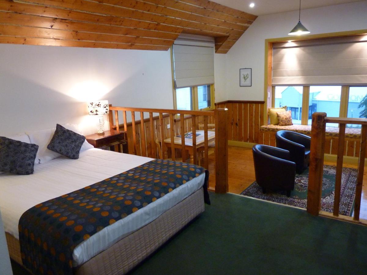 Bushman'S At Strahan Aparthotel ภายนอก รูปภาพ