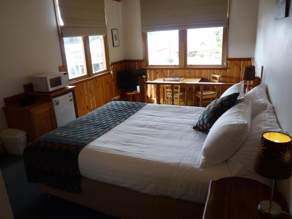 Bushman'S At Strahan Aparthotel ภายนอก รูปภาพ