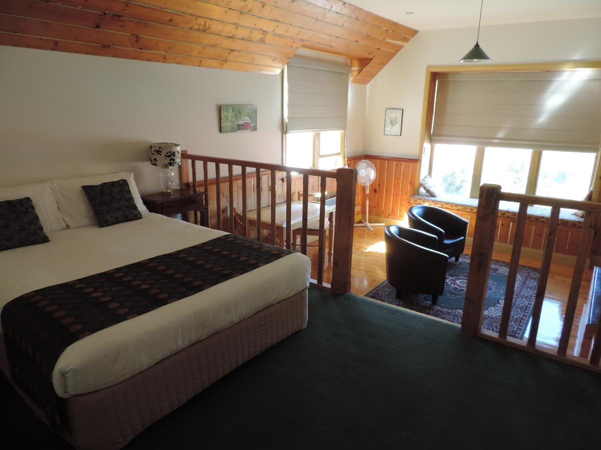 Bushman'S At Strahan Aparthotel ภายนอก รูปภาพ