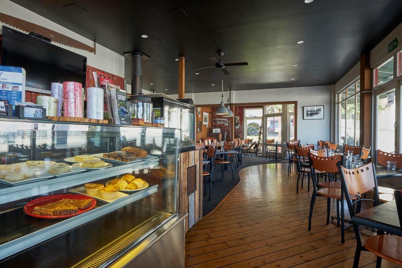 Bushman'S At Strahan Aparthotel ภายนอก รูปภาพ