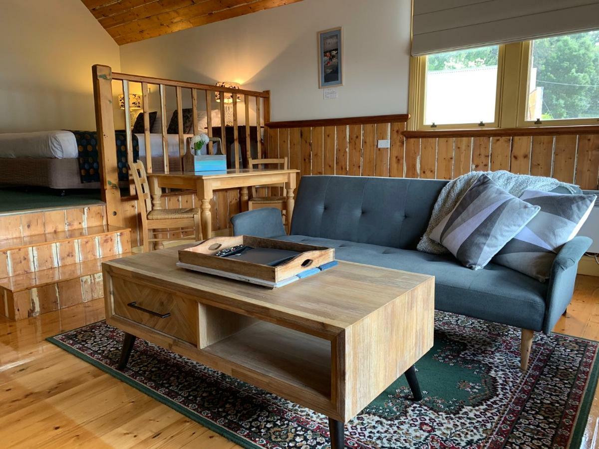 Bushman'S At Strahan Aparthotel ภายนอก รูปภาพ